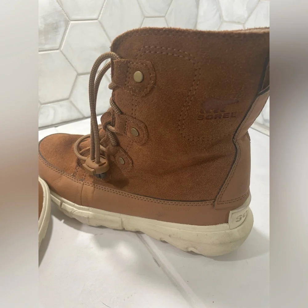 Sorel Explorer Woman’s Lace Up Boots Tan Suede Size 5